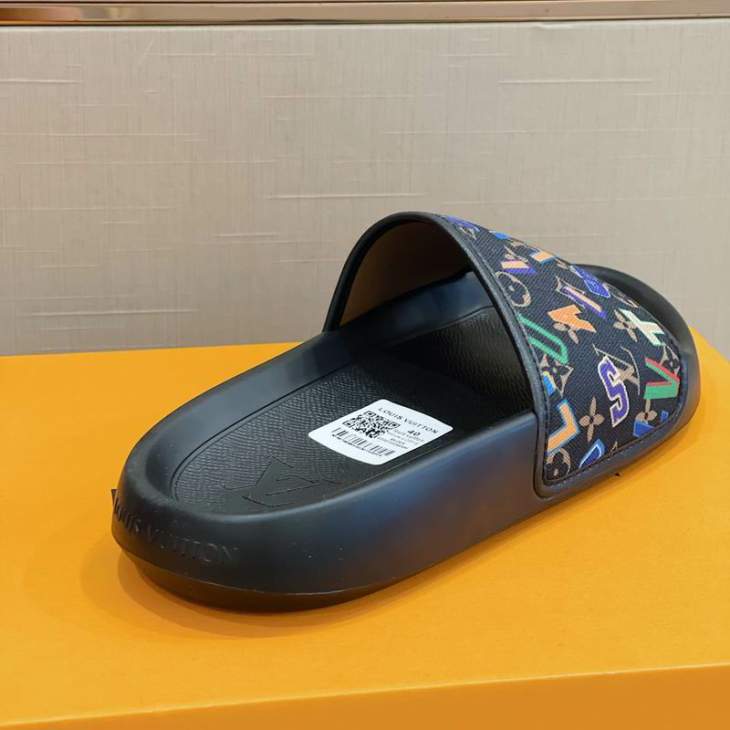 Picture of Louis Vuitton Slippers _SKULVsz39-45mnf04091354
